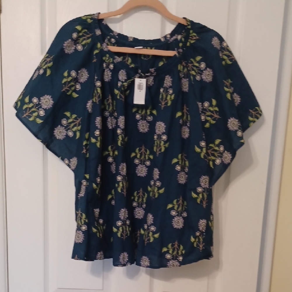 Old Navy Sz 3X, NWT, Floral Peasant Top In Navy Floral Print.